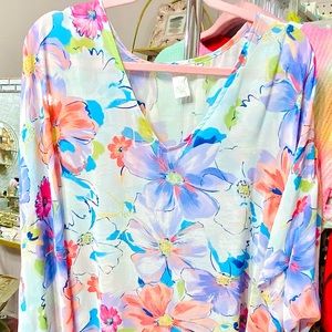 ✨EUC✨Adrienne Floral Oversized Top!
